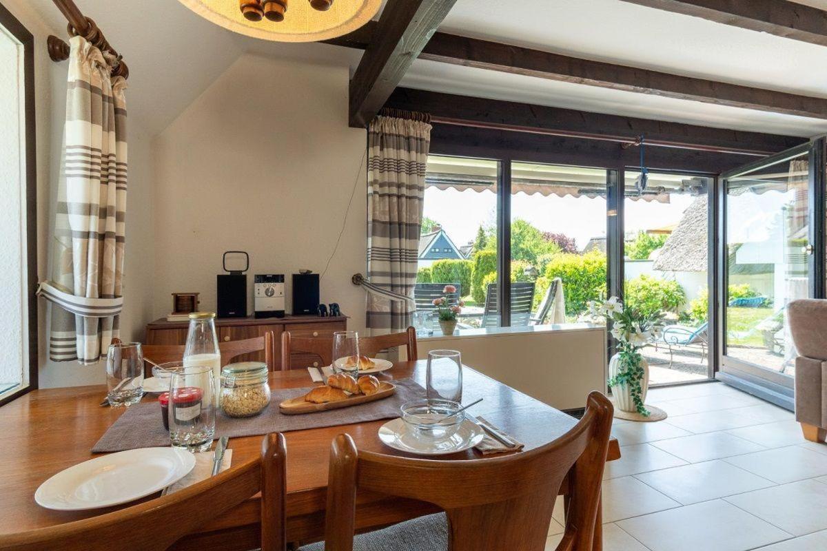 Am-Hohen-Ufer-Reetdach-Haus-Ocean-Breeze-136 Βίλα Großenbrode Εξωτερικό φωτογραφία
