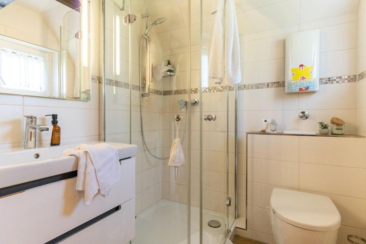 Am-Hohen-Ufer-Reetdach-Haus-Ocean-Breeze-136 Βίλα Großenbrode Εξωτερικό φωτογραφία